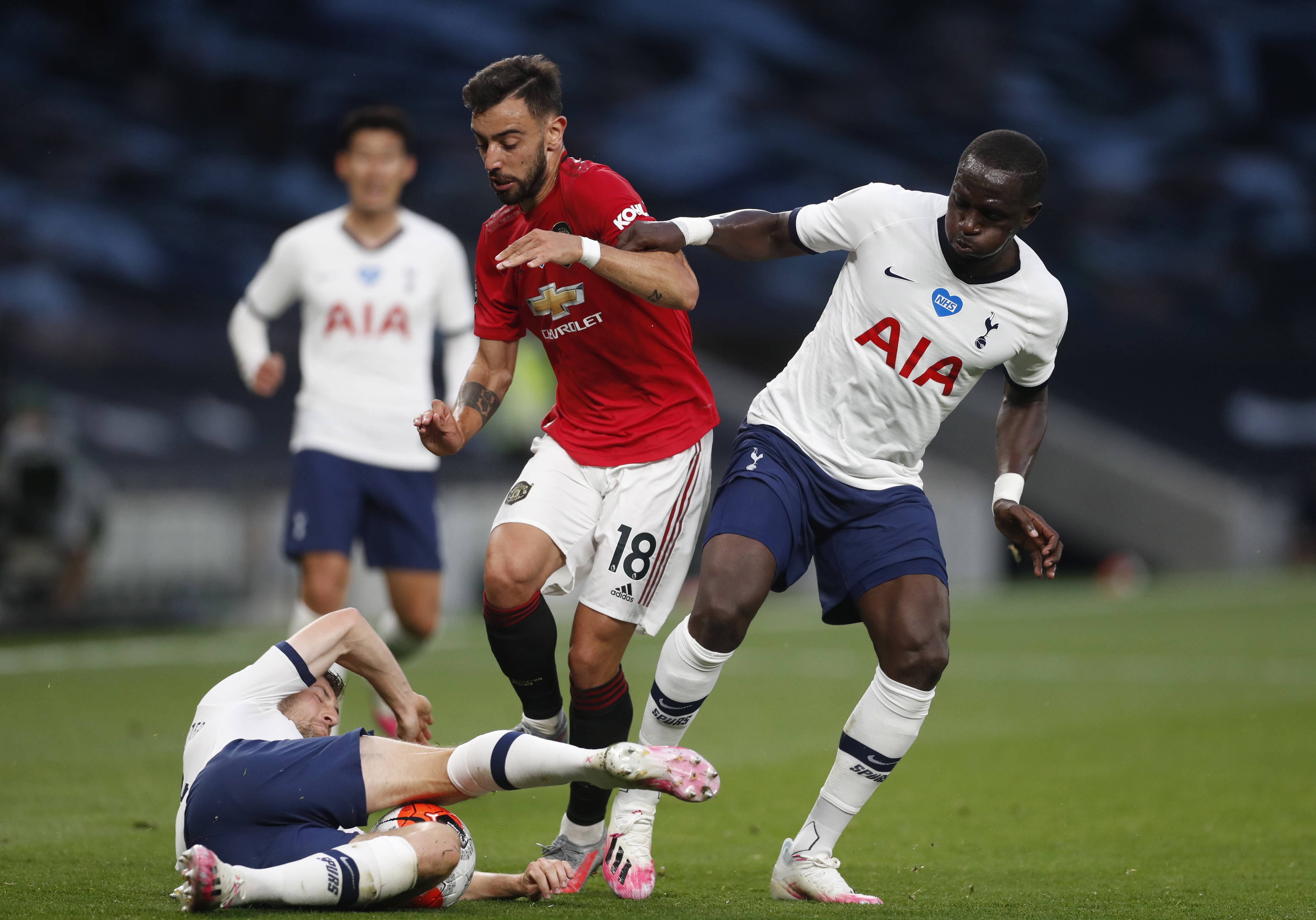 意甲官方：加斯佩里尼和小法不尊重裁判 各禁赛一场.